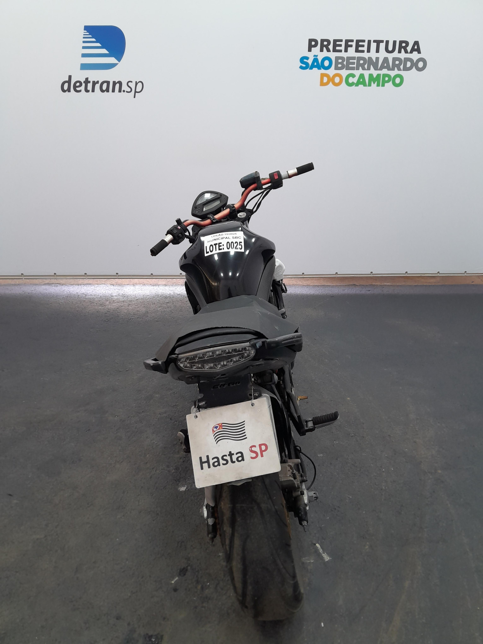 Veículo KAWASAKI ER-6N Kawasaki ER-6N 2011 Preta Conservada 2011 em leilão
