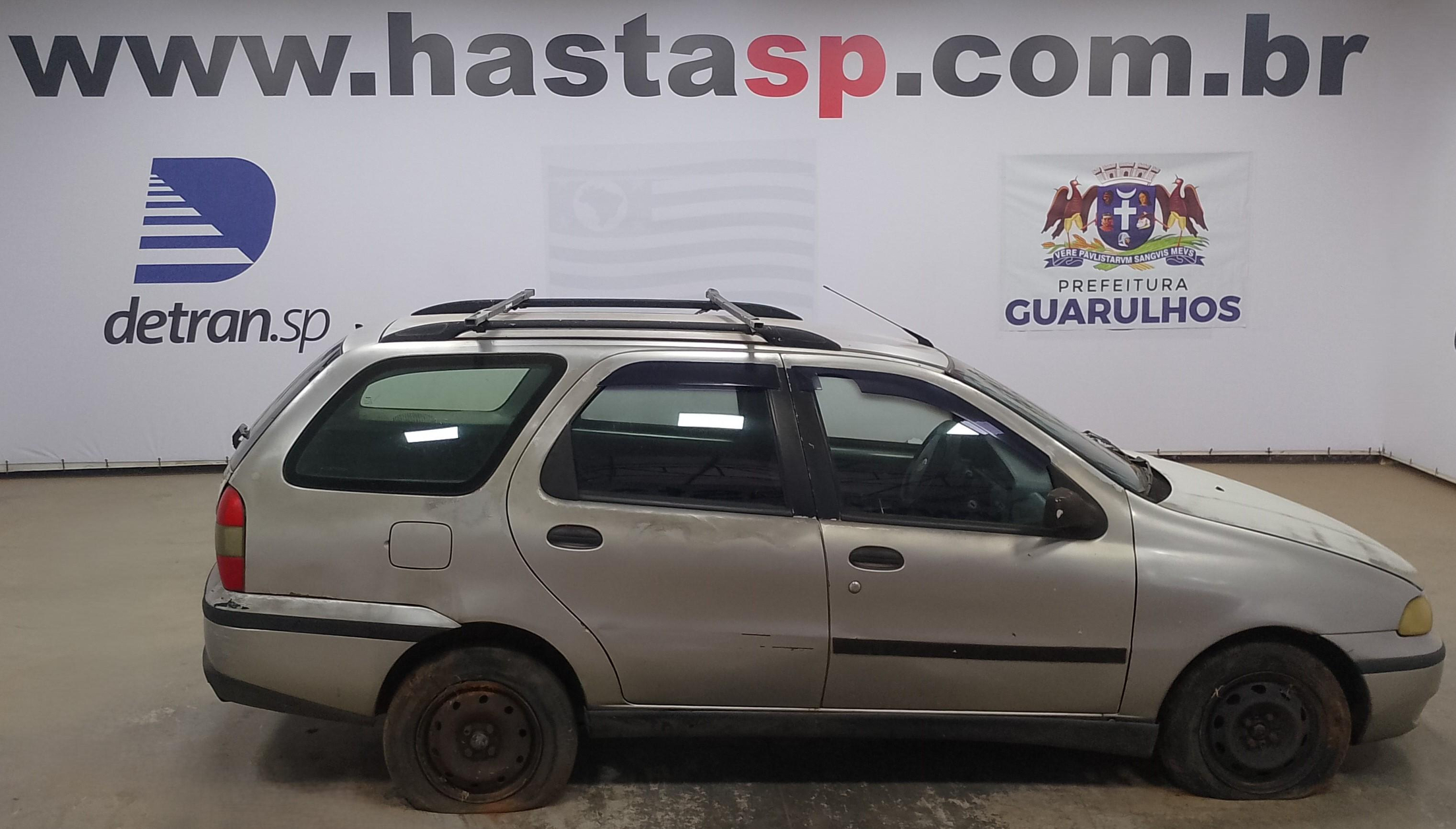 Veículo Fiat Palio Fiat Palio Weekend 1997 Cinza Minivan Conservado 1997 em leilão