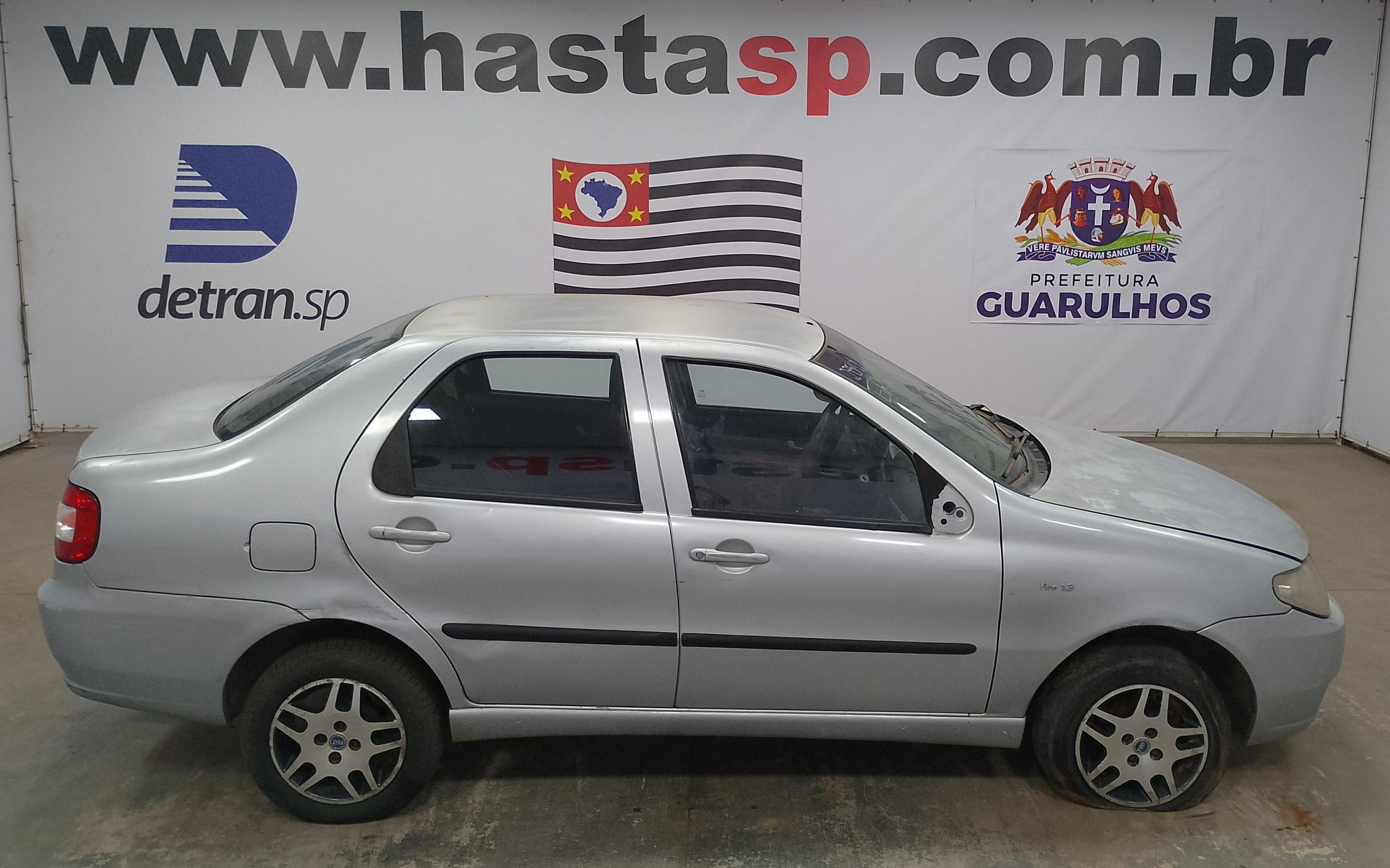 Veículo Fiat Siena Fiat Siena ELX Flex 2004 Prata Conservado 2005 em leilão
