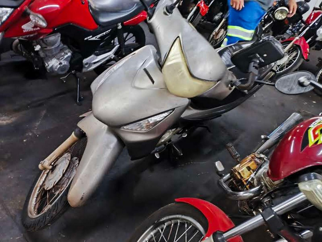 Veículo HONDA Biz Honda Biz 125 KS 2009 Cinza com Avarias para Regularização 2009 em leilão