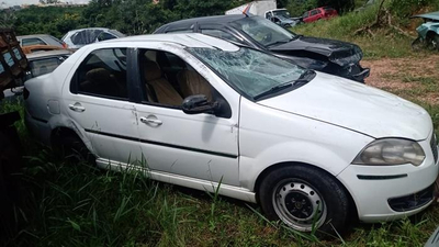 Fiat Siena 1.4 Tetrafuel 2012 Recuperável Pequena Monta