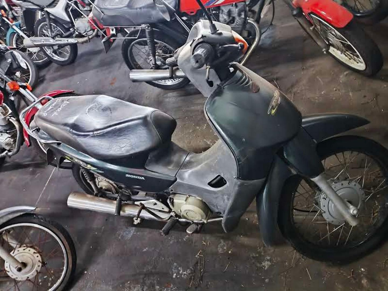 Veículo HONDA C100 Honda C100 Biz 2004 Verde em Maringá PR 2004 em leilão