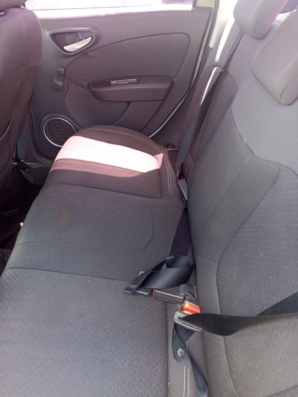 Fiat Siena Attractive 2013 Flex e GNV Prata Conservado