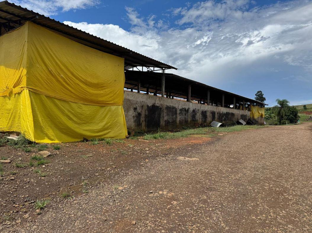 Um terreno rural com área de terras medindo 145.200m², localizado no município de água doce/sc