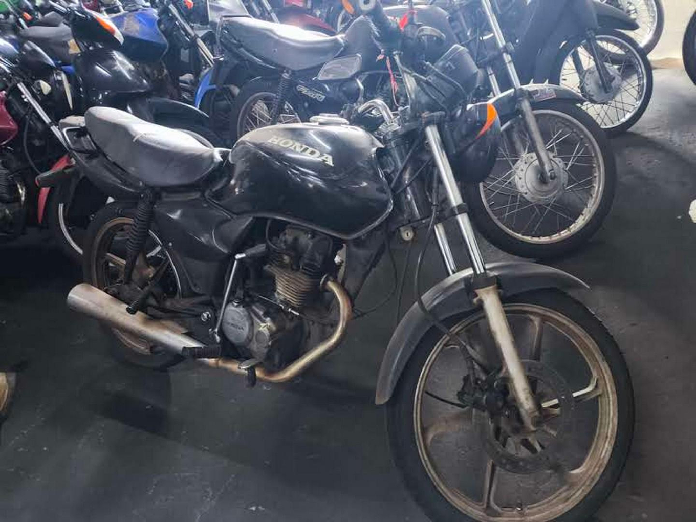 Honda CG 125 Fan 2006 Preta em Maringá PR
