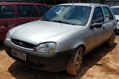 Veículo Ford Fiesta Ford Fiesta GL 2001 Sucata Prata 2001 em leilão